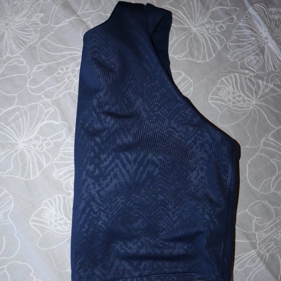 ATHLETA Conscious Embossed Crop (A-C Cup) - Picture 3 of 3